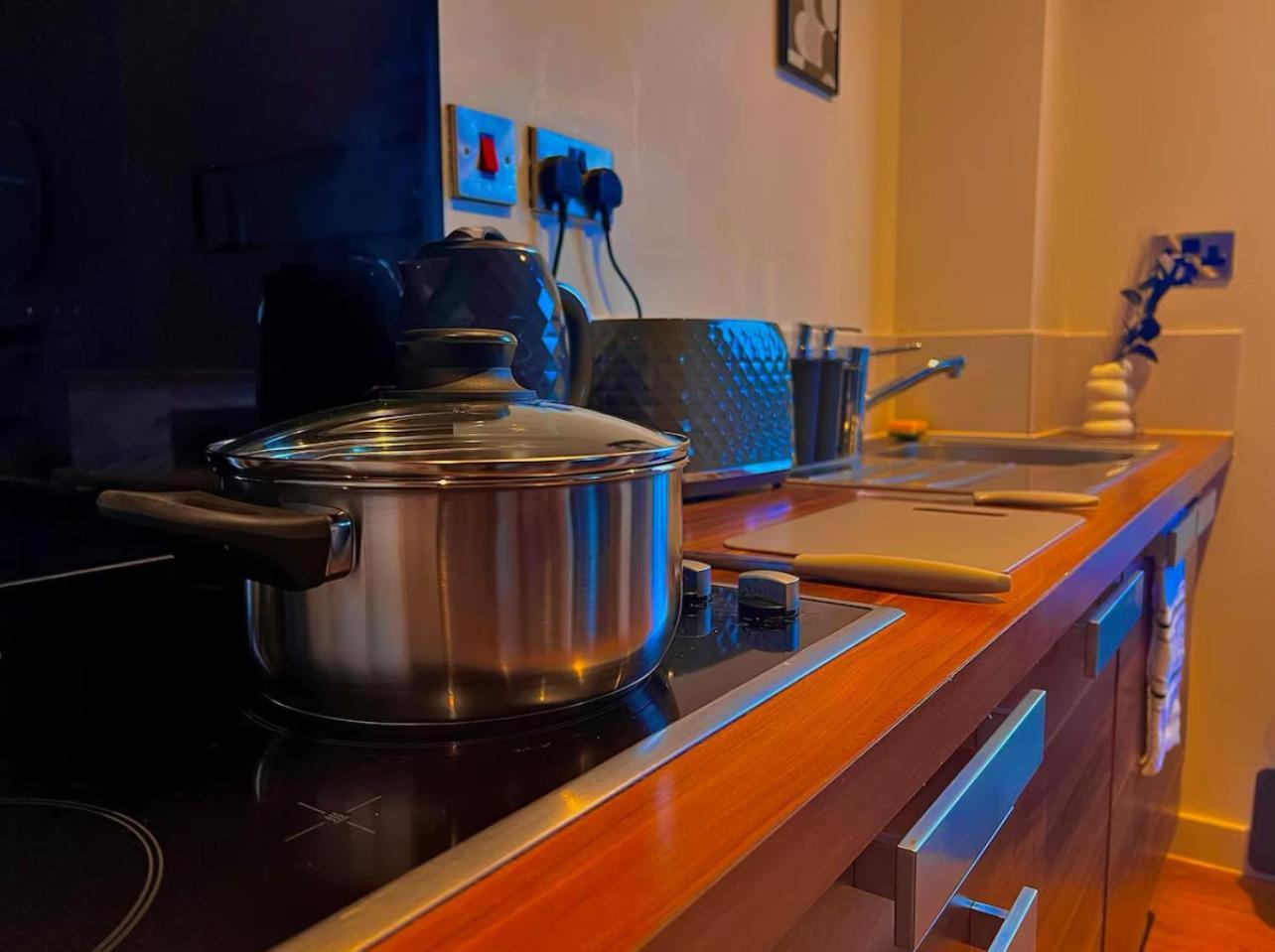 Penthouse Gem, Central, Scenic Views, Stylish, Modern, City Centre 2Br เชฟฟิลด์ ภายนอก รูปภาพ