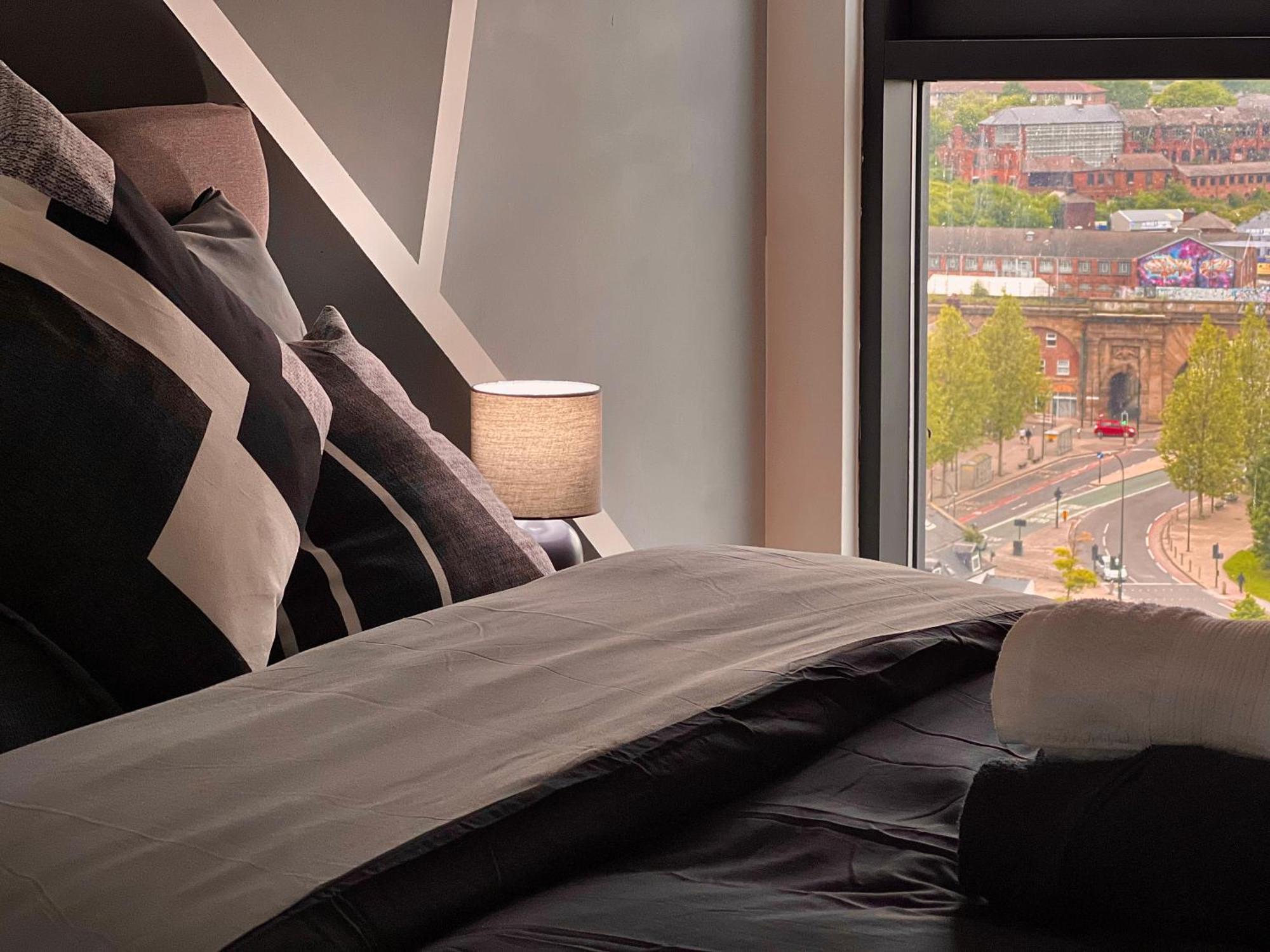 Penthouse Gem, Central, Scenic Views, Stylish, Modern, City Centre 2Br เชฟฟิลด์ ภายนอก รูปภาพ